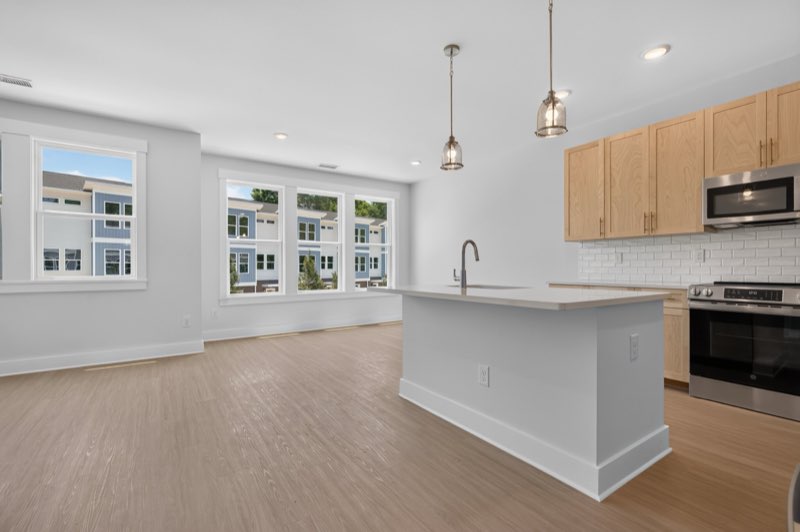 Kitchen & Dining