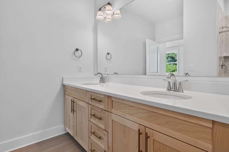 Double-Vanity Bath