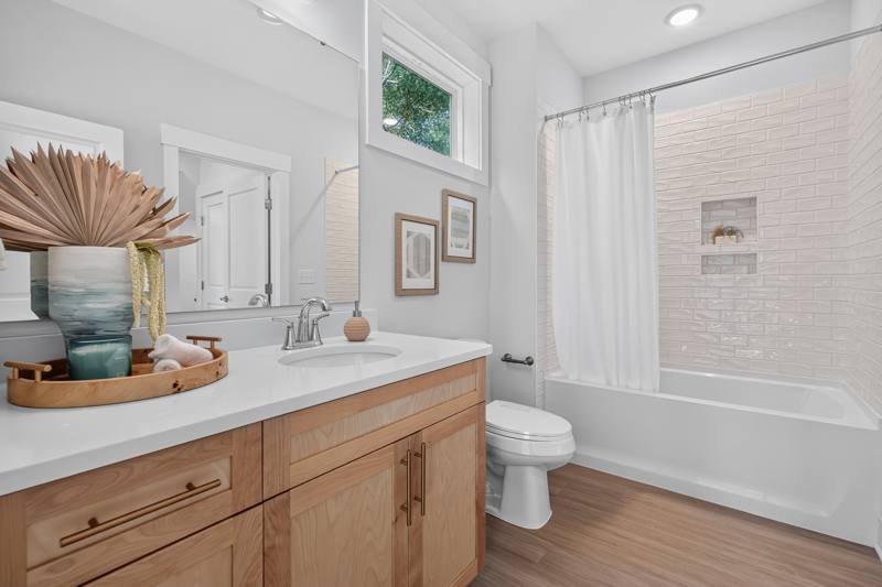 Bathroom, furnished end unit