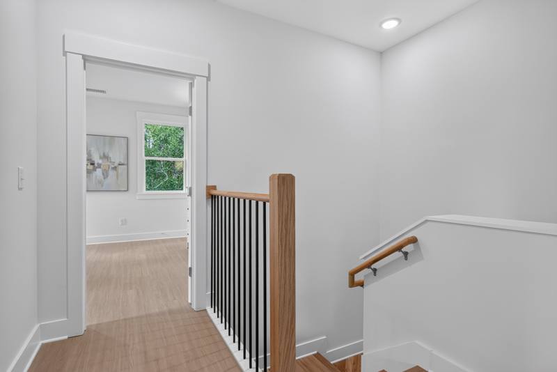 Upper Landing, furnished end unit