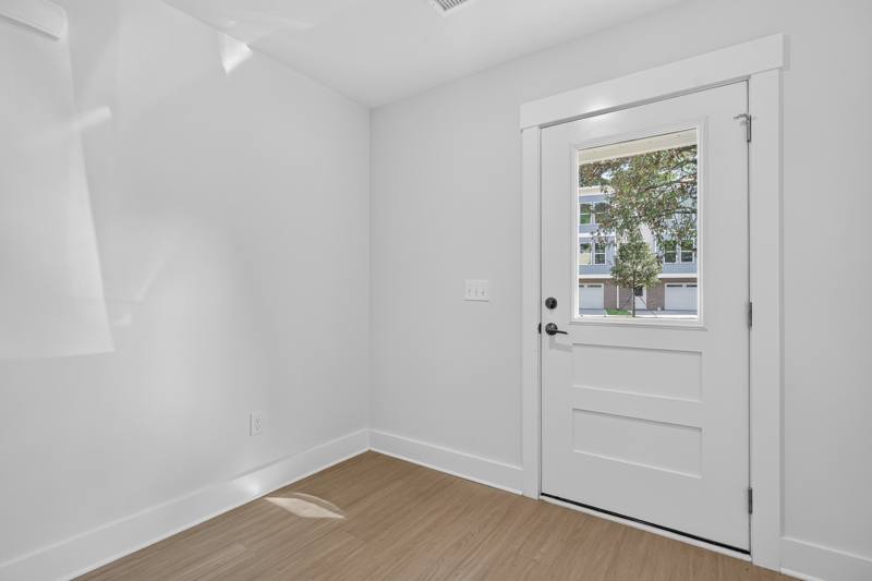 Ground-Floor Entry, furnished end unit